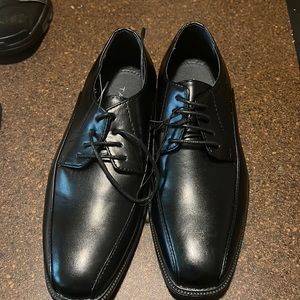 Never worn tahari dress shoes. Boys Size 5